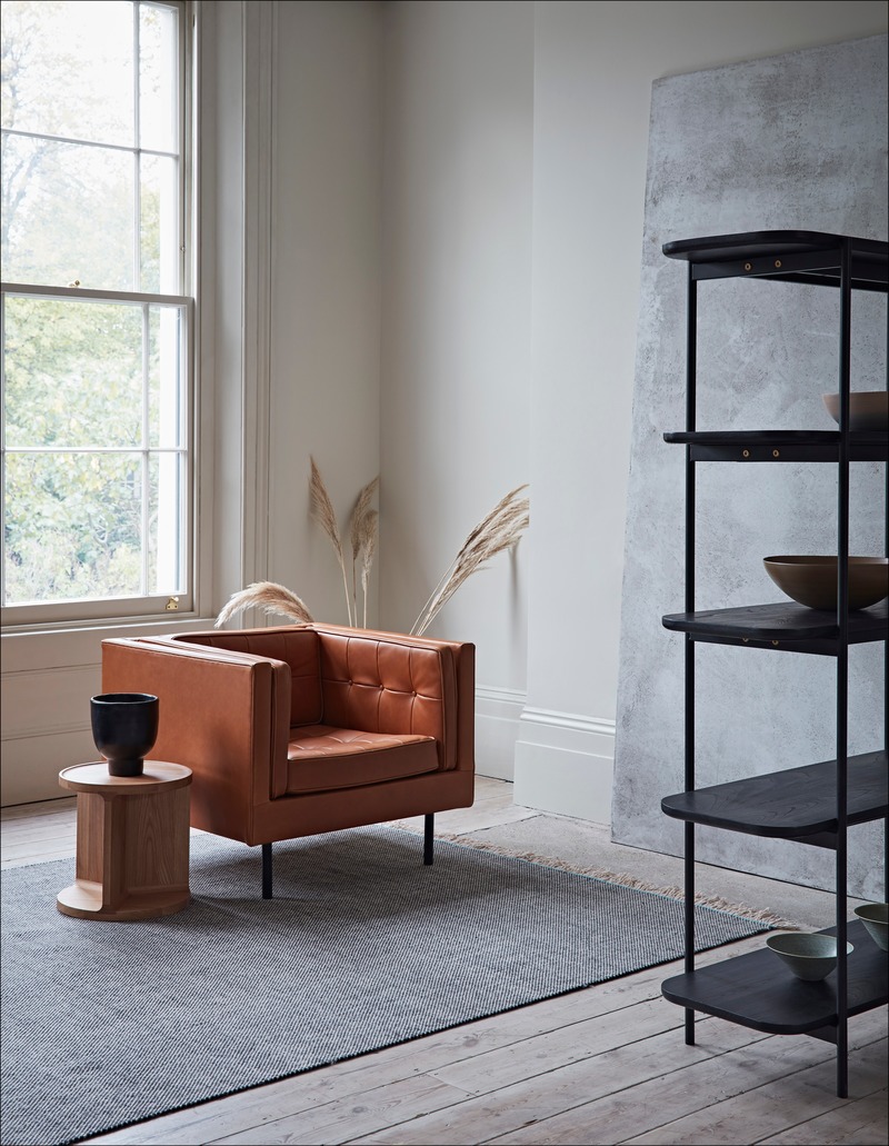 Dossier de presse | 2253-09 - Communiqué de presse | Celebrating Ten Years of Dare Studio with an Edit of Classic Designs and New Products - Dare Studio - Produit - Dare Studio_Drum Low Side Table, Ella Chair and Riley Low Shelving_www.darestudio.com - Crédit photo : Dare Studio