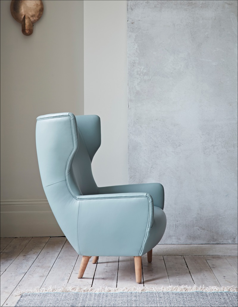 Dossier de presse | 2253-09 - Communiqué de presse | Celebrating Ten Years of Dare Studio with an Edit of Classic Designs and New Products - Dare Studio - Produit - Dare Studio_Hardy Wingback Chair_www.darestudio.com - Crédit photo : Dare Studio