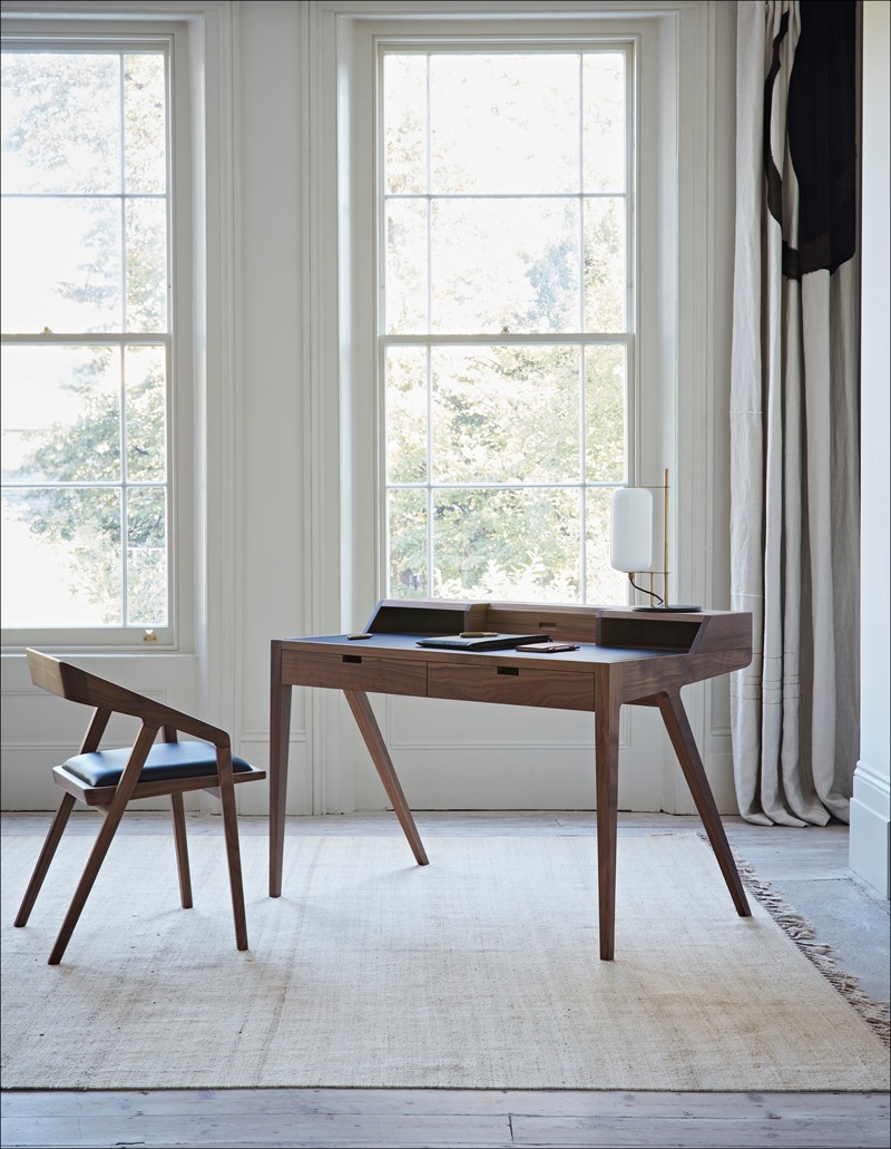 Dossier de presse | 2253-09 - Communiqué de presse | Celebrating Ten Years of Dare Studio with an Edit of Classic Designs and New Products - Dare Studio - Produit - Dare Studio_Katakana Desk and Chair_www.darestudio.com - Crédit photo : Dare Studio