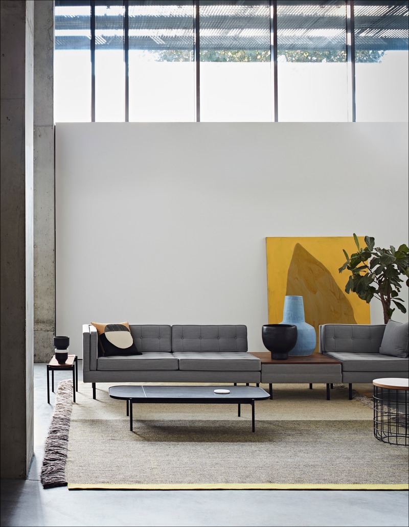 Dossier de presse | 2253-09 - Communiqué de presse | Celebrating Ten Years of Dare Studio with an Edit of Classic Designs and New Products - Dare Studio - Produit - Dare Studio_Ella Sofa (Modular Units), Riley Coffee Table and Wire Coffee Table_www.darestudio.com - Crédit photo : Dare Studio