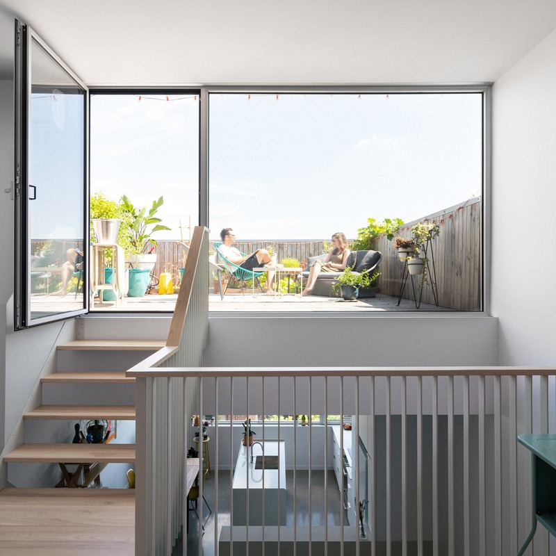 Dossier de presse | 1142-07 - Communiqué de presse | Off Plaza : L. McComber rencontre la Maison du Rotin - L. McComber – architecture vivante - Architecture résidentielle -  Terrasse lumineuse et jardins urbains !  - Crédit photo : Raphaël Thibodeau