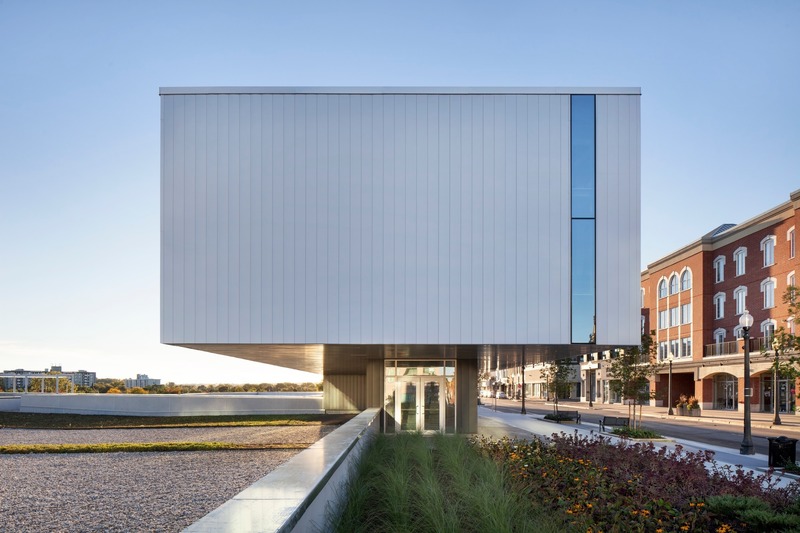 Press kit | 1456-09 - Press release | Laurier Brantford YMCA - CannonDesign - Commercial Architecture - Photo credit: Adrien Williams