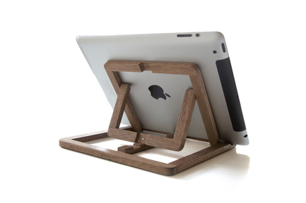 Dossier de presse | 1016-01 - Communiqué de presse | Ipad Stand - OOOMS - Produit - Crédit photo : OOOMS