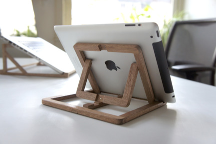 Dossier de presse | 1016-01 - Communiqué de presse | Ipad Stand - OOOMS - Produit - Crédit photo : OOOMS