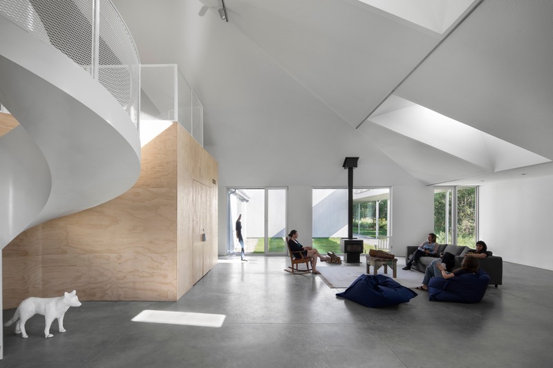 Dossier de presse | 1527-10 - Communiqué de presse | Est-Nord-Est, un centre d’artistes contemporain inspiré par la tradition - Bourgeois / Lechasseur architectes - Architecture institutionnelle - Crédit photo : Adrien Williams