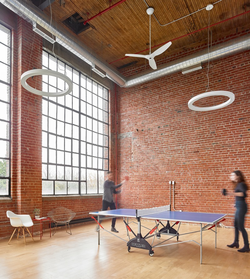 Press kit | 1513-05 - Press release | Azure Publishing Office - Dubbeldam Architecture + Design - Commercial Interior Design - Flexible in nature, the space is ideal for social events and recreational activities. - Photo credit: Scott Norsworthy