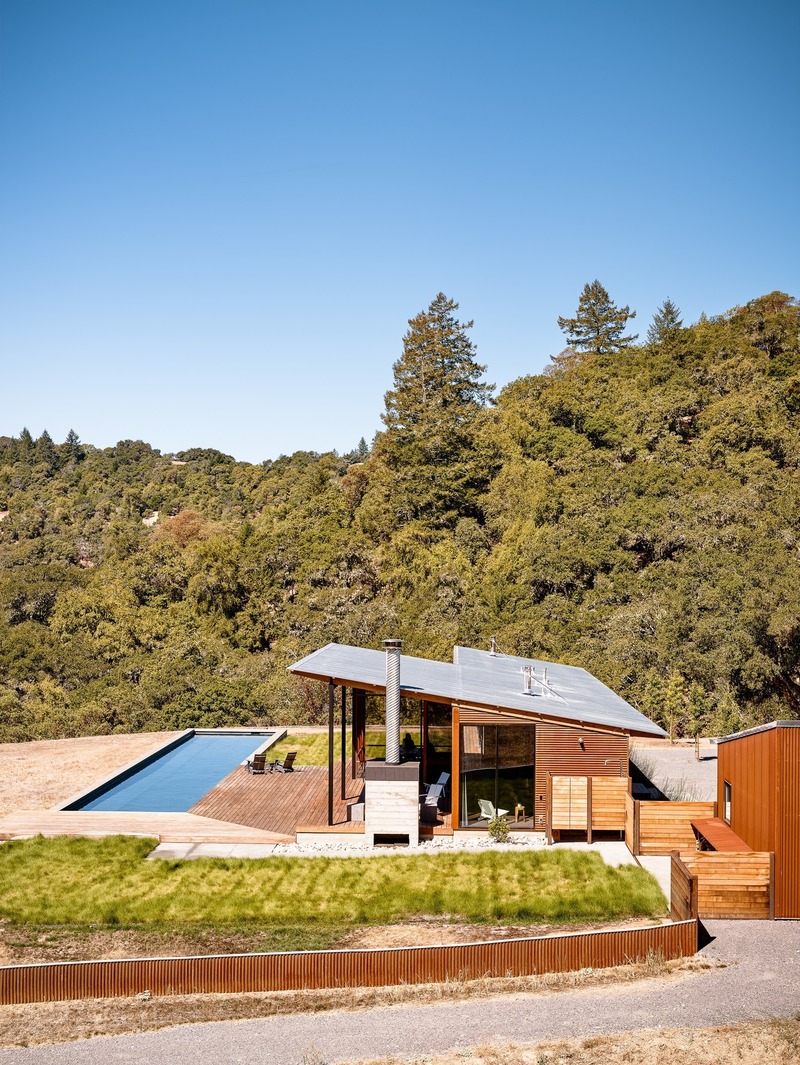 Dossier de presse | 2757-12 - Communiqué de presse | An Architect's Vision for California Living - Malcolm Davis Architecture - Architecture résidentielle -  Camp Baird: The weekend getaway is located on a coastal 166-acre parcel comprised of forested rolling hills.  - Crédit photo : Joe Fletcher Photography