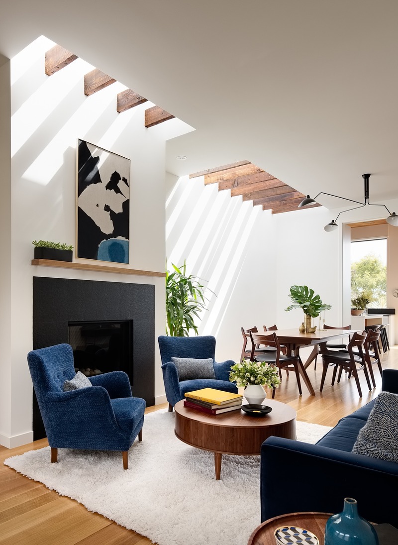 Dossier de presse | 2757-12 - Communiqué de presse | An Architect's Vision for California Living - Malcolm Davis Architecture - Architecture résidentielle - <p class="">Noe Valley Residence: Skylights, strategically placed along the northern walls over existing exposed framing, animate the original volume of the house with a changing play of light and shadow throughout the day.</p> - Crédit photo : Joe Fletcher Photography