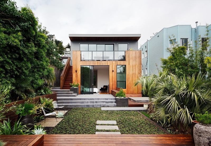Dossier de presse | 2757-12 - Communiqué de presse | An Architect's Vision for California Living - Malcolm Davis Architecture - Architecture résidentielle - <p class="">Noe Valley Residence: A single sloped roof, paired with 11' tall sliding doors defines the rear addition. </p> - Crédit photo : Joe Fletcher Photography