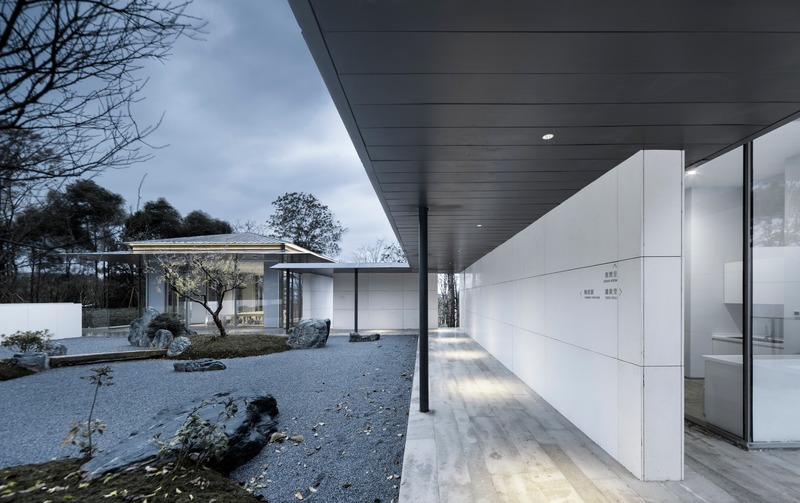 Dossier de presse | 4181-01 - Communiqué de presse | Greentown Yiwu Peach Blossom Land Living Experience Centre - Hangzhou 9M Architectural Design Co., Ltd. - Évènement + Exposition - Stone Courtyard - Crédit photo : Li Yao
