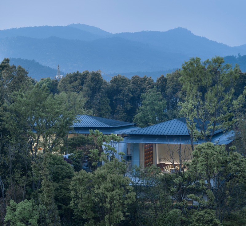 Dossier de presse | 4181-01 - Communiqué de presse | Greentown Yiwu Peach Blossom Land Living Experience Centre - Hangzhou 9M Architectural Design Co., Ltd. - Évènement + Exposition - Embedded in the Hill - Crédit photo : Li Yao