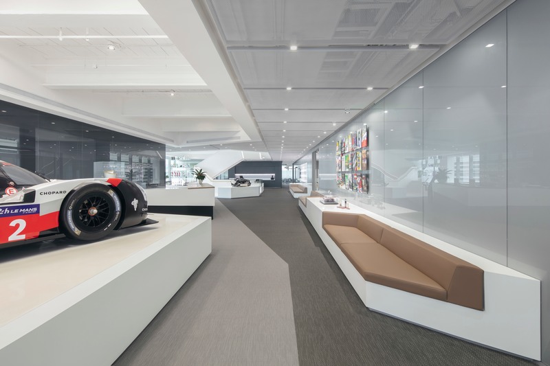 Dossier de presse | 3593-05 - Communiqué de presse | Porsche China Headquarter - anySCALE Architecture Design - Design d’intérieur commercial - Crédit photo : Xia Zhi