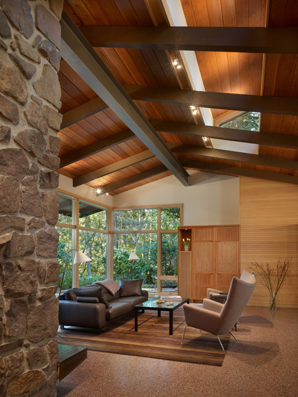 Dossier de presse | 1015-01 - Communiqué de presse | Lake Forest Park Renovation - Finne Architects - Design d’intérieur résidentiel - Crédit photo : Benjamin Benschneider Photography