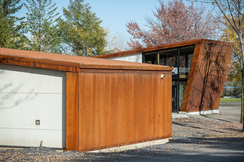 Press kit | 4235-01 - Press release | Corten pavilion - Les Architectes Labonté Marcil - Institutional Architecture - Photo credit: Martin Girard