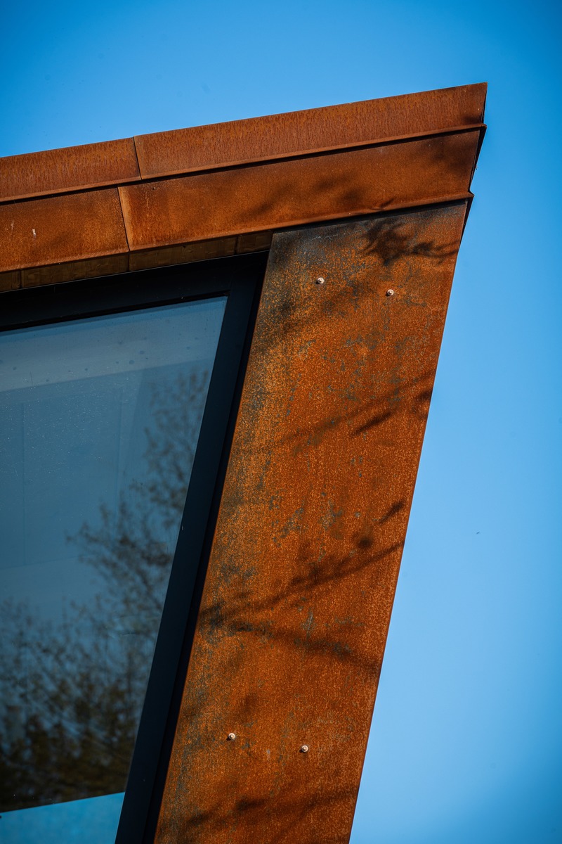 Press kit | 4235-01 - Press release | Corten pavilion - Les Architectes Labonté Marcil - Institutional Architecture - Photo credit: Martin Girard