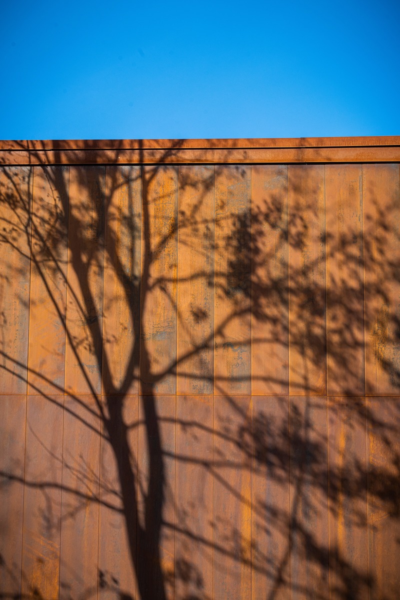 Press kit | 4235-01 - Press release | Corten pavilion - Les Architectes Labonté Marcil - Institutional Architecture - Photo credit: Martin Girard