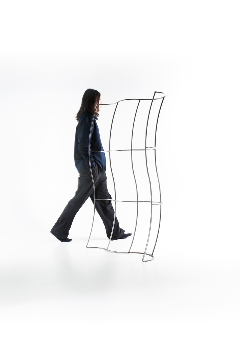 Dossier de presse | 2704-10 - Communiqué de presse | Pure Talents Contest 2020: 20 ideas for the lifestyles of tomorrow - imm cologne 2020, Koelnmesse GmbH - Évènement + Exposition - <p>CURTAIN by Wing Yin Ng</p><p><br></p>A modular space divider design based on the exploration of curves and structures. The shape was inspired by and expresses the energetic flow of sea waves, which is natural and boundless. This is done by connecting the arches in different directions to create a wavy frame that looks like a curtain. The structure allows unlimited extension lengths and changes of direction. CURTAIN, the distorted frame makes it possible to look at space from a different perspective. - Crédit photo : Wing Yin Ng; Koelnmesse