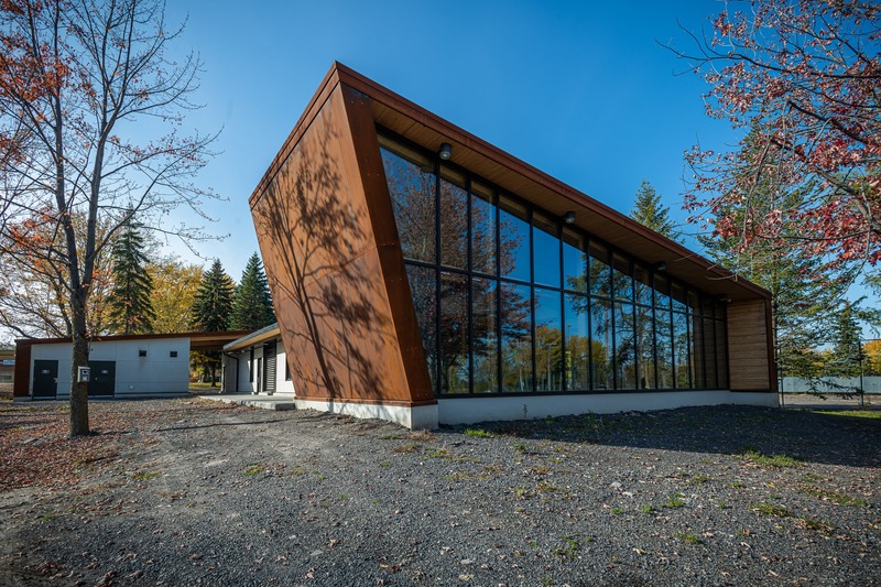 Press kit | 4235-01 - Press release | Corten pavilion - Les Architectes Labonté Marcil - Institutional Architecture - Photo credit: Martin Girard 