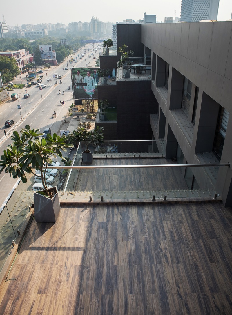 Dossier de presse | 1432-06 - Communiqué de presse | Stellar - Sanjay Puri Architects - Architecture commerciale - Stepped Terraces - Crédit photo : Mr. Abhishek Shah