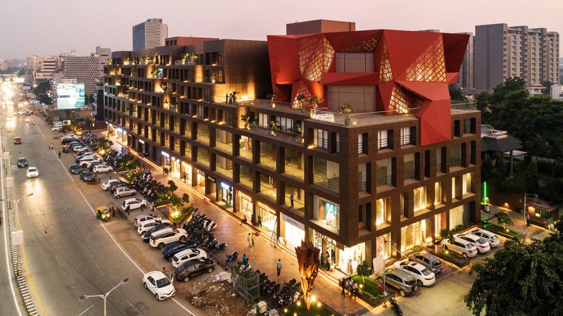 Dossier de presse | 1432-06 - Communiqué de presse | Stellar - Sanjay Puri Architects - Architecture commerciale - Side View - Crédit photo : Mr. Abhishek Shah