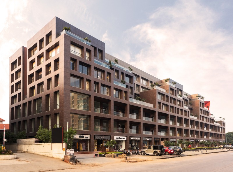 Dossier de presse | 1432-06 - Communiqué de presse | Stellar - Sanjay Puri Architects - Architecture commerciale - Front View A  - Crédit photo : Mr. Abhishek Shah