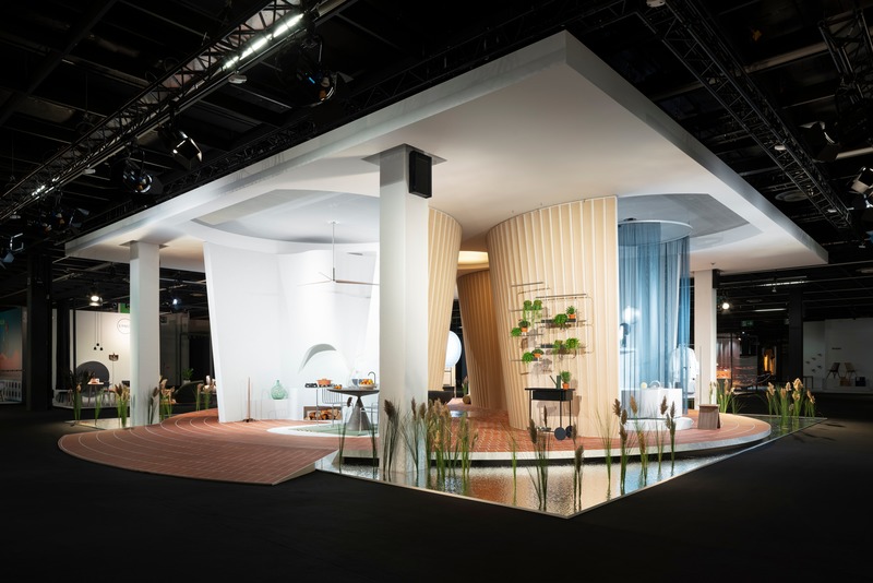 Dossier de presse | 2704-11 - Communiqué de presse | Das Haus at imm cologne 2020: living in air and light - imm cologne 2020, Koelnmesse GmbH - Évènement + Exposition - Das Haus (imm cologne 2020): Spanish team MUT Design is creating an architecture that opens up to the outdoors, equipped with furniture that crosses the usual line between interior and exterior spaces. - Crédit photo : Constantin Meyer; Koelnmesse
