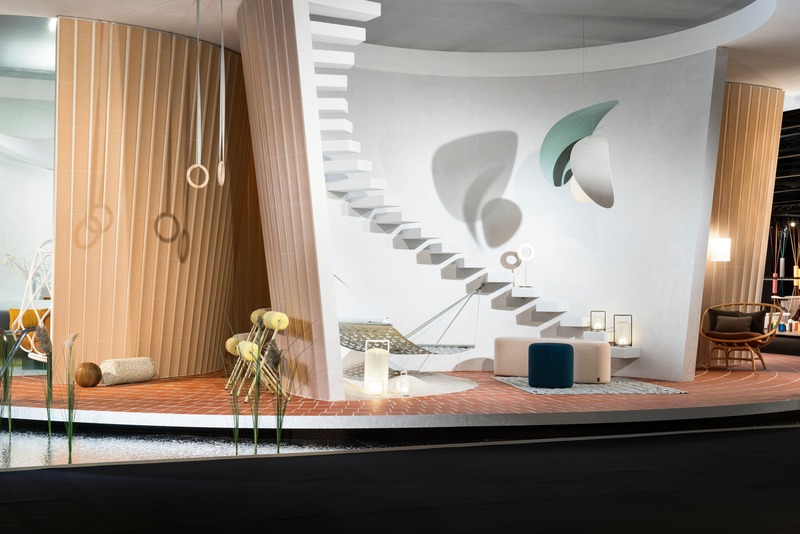Dossier de presse | 2704-11 - Communiqué de presse | Das Haus at imm cologne 2020: living in air and light - imm cologne 2020, Koelnmesse GmbH - Évènement + Exposition - With the title “A la fresca” – “Step out into the fresh air!” – the Spaniards are alluding to the culture of evening get-togethers in the streets and squares that’s still practised in village communities.  - Crédit photo : Constantin Meyer; Koelnmesse