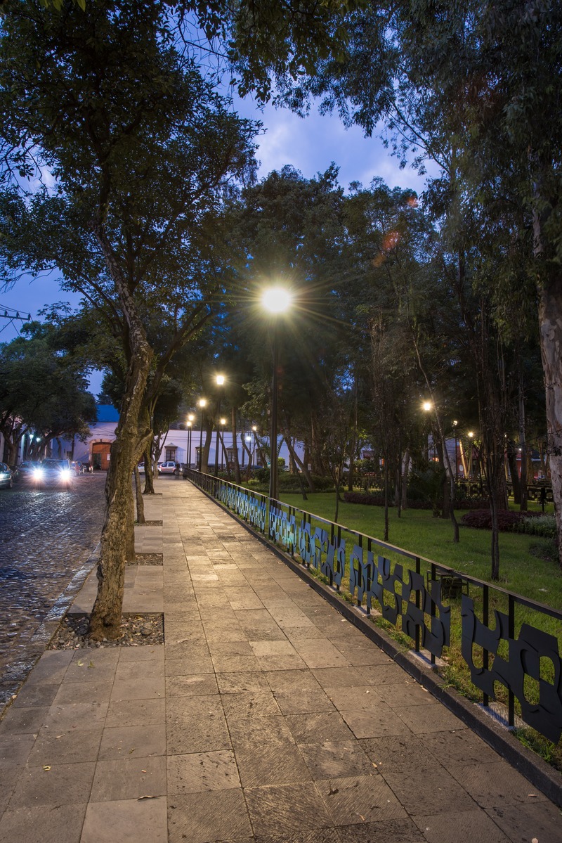 Dossier de presse | 4176-01 - Communiqué de presse | San Jacinto Square’s Urban Renewal - estereotomia - Design urbain - Pedestrian walks in the Plaza - Crédit photo : Jaime Navarro