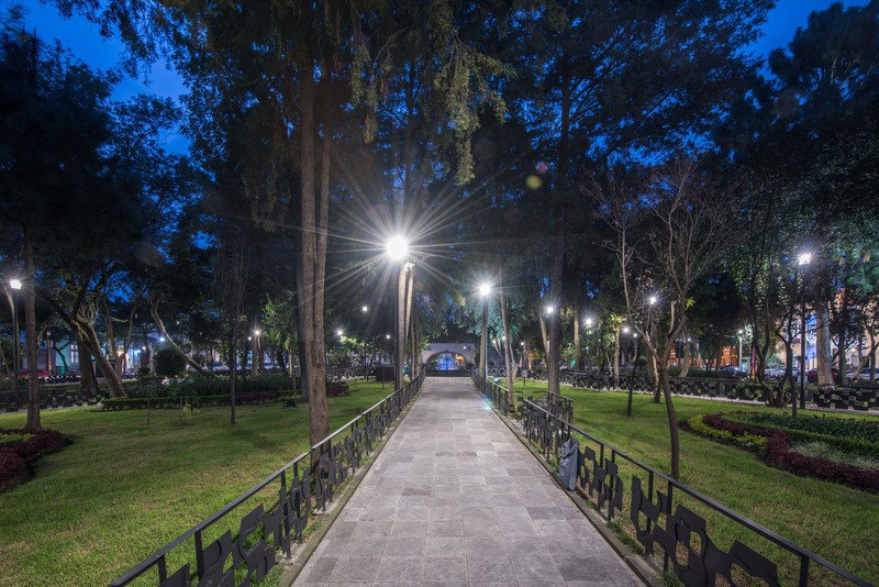 Dossier de presse | 4176-01 - Communiqué de presse | San Jacinto Square’s Urban Renewal - estereotomia - Design urbain -  Pedestrian walks in the Plaza  - Crédit photo : Jaime Navarro