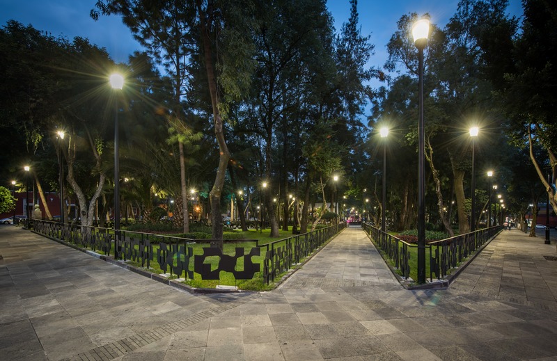 Dossier de presse | 4176-01 - Communiqué de presse | San Jacinto Square’s Urban Renewal - estereotomia - Design urbain - Pedestrian walks in the Plaza - Crédit photo : Jaime Navarro