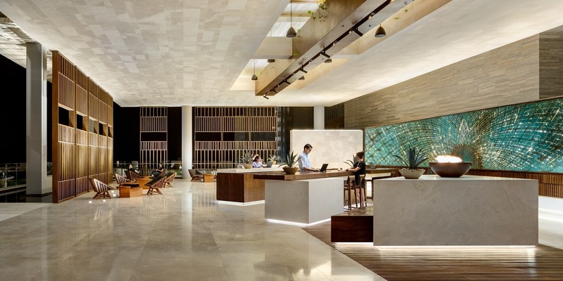 Dossier de presse | 3120-02 - Communiqué de presse | Solaz Los Cabos Hotel - Sordo Madaleno - Architecture commerciale -         <p class="">Hotel’s Lobby at night </p> - Crédit photo : © Sordo Madaleno Arquitectos, photo by Rafael Gamo