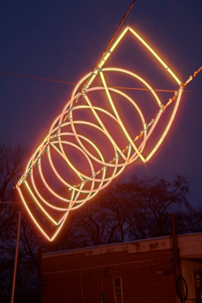 Press kit | 3969-02 - Press release | élément… radiating in the night - L'Avenue du Mont-Royal - Urban Design - Photo credit: <p class="">Jean-François Lamoureux</p>