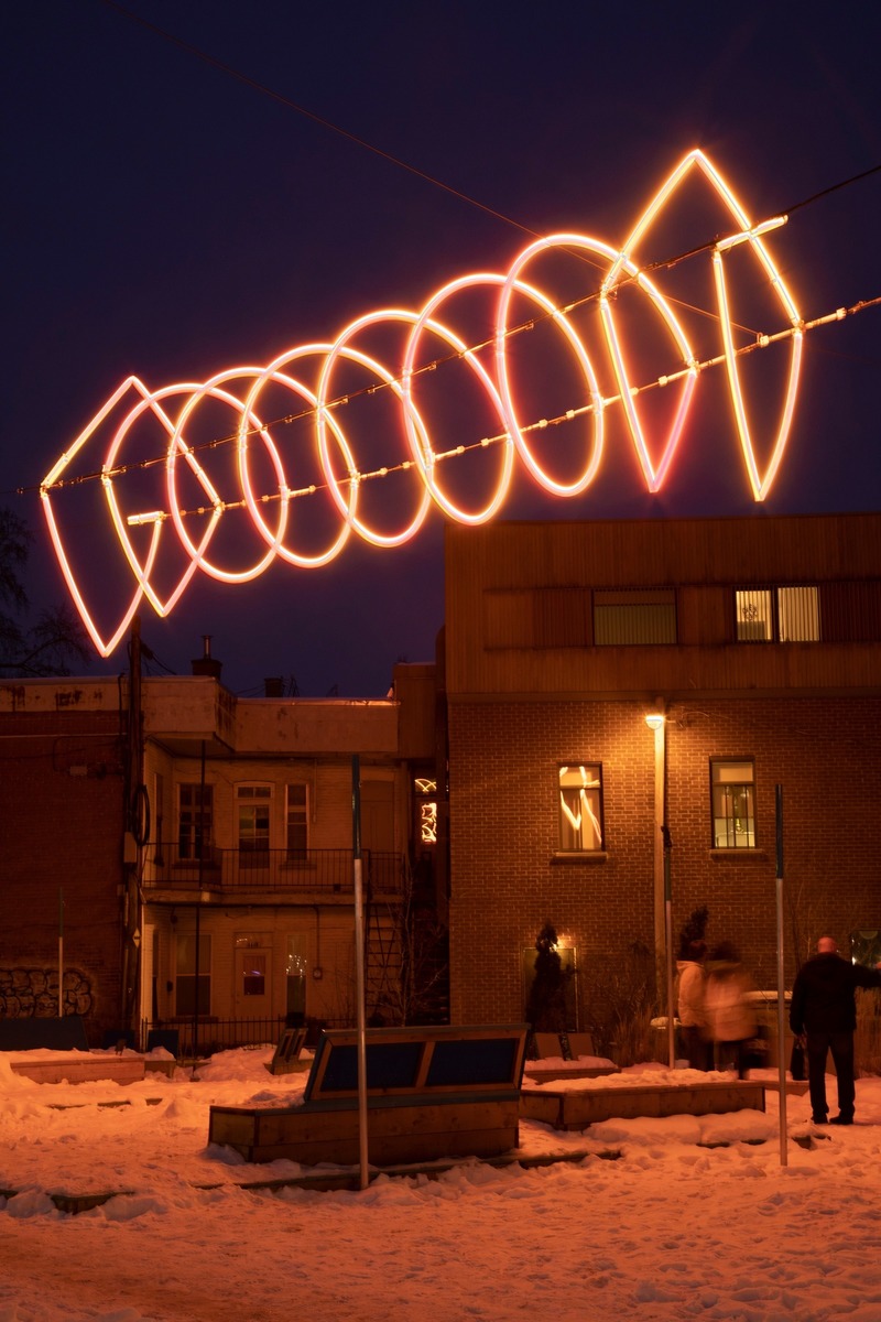 Press kit | 3969-02 - Press release | élément… radiating in the night - L'Avenue du Mont-Royal - Urban Design - Photo credit: <p class="">Jean-François Lamoureux</p>