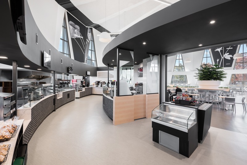 Dossier de presse | 673-22 - Communiqué de presse | Et les lauréats sont ! GRANDS PRIX DU DESIGN 13e édition - Agence PID - Concours - <p style="">Mention café et comptoir alimentaire</p><p style="">	<br style="">Le Marie-Victorin	Cégep Marie-Victorin, Champigny2, Design au carré, Héloise Thibodeau architecte</p> - Crédit photo : Vincent Brillant