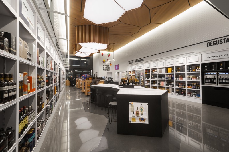 Dossier de presse | 673-22 - Communiqué de presse | Et les lauréats sont ! GRANDS PRIX DU DESIGN 13e édition - Agence PID - Concours -  <p style="">Prix spécial éclairage ex aequo	</p><p style=""><br>SAQ De La Montagne	<br>Blouin Tardif Architectes / Sid Lee Architecture / SAQ / CS Design	<br></p>  - Crédit photo : Steve Montpetit