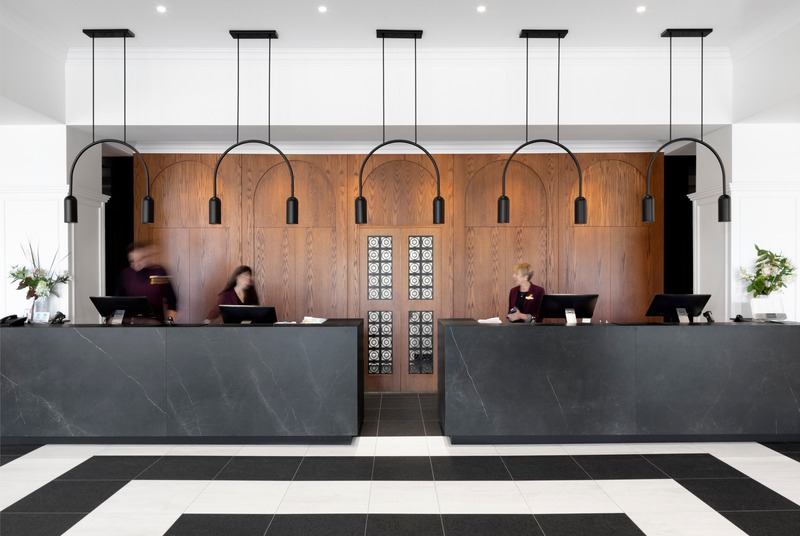 Dossier de presse | 673-22 - Communiqué de presse | Et les lauréats sont ! GRANDS PRIX DU DESIGN 13e édition - Agence PID - Concours - <p style="">Prix du jury établissement d’hébergement</p><p style="">	<br style="">Hôtel Château Laurier	<br style="">hatem+d/etienne bernier architecture</p> - Crédit photo : Jessy Bernier