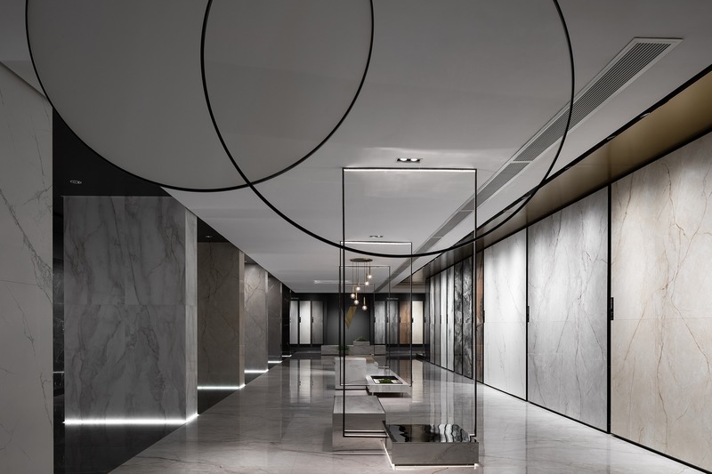 Dossier de presse | 673-22 - Communiqué de presse | Et les lauréats sont ! GRANDS PRIX DU DESIGN 13e édition - Agence PID - Concours - <p>Excellence price · Exhibition</p><p style=""> <br style="">VIRG CASA Headquarters Exhibition Hall <br>FOSHAN TOPWAY DESIGN<br>Wang Zhike &amp; Li Xiaoshui </p> - Crédit photo : Wang Zhike &amp; Xiaoshui