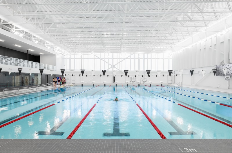 Dossier de presse | 865-39 - Communiqué de presse | Sobriété et enchantement se côtoient au nouveau centre aquatique de Beloeil - Lemay - Architecture institutionnelle - Centre Aquatique de Beloeil - Crédit photo : David Boyer
