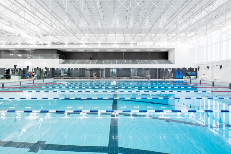 Dossier de presse | 865-39 - Communiqué de presse | Sobriété et enchantement se côtoient au nouveau centre aquatique de Beloeil - Lemay - Architecture institutionnelle - Centre Aquatique de Beloeil - Crédit photo : David Boyer