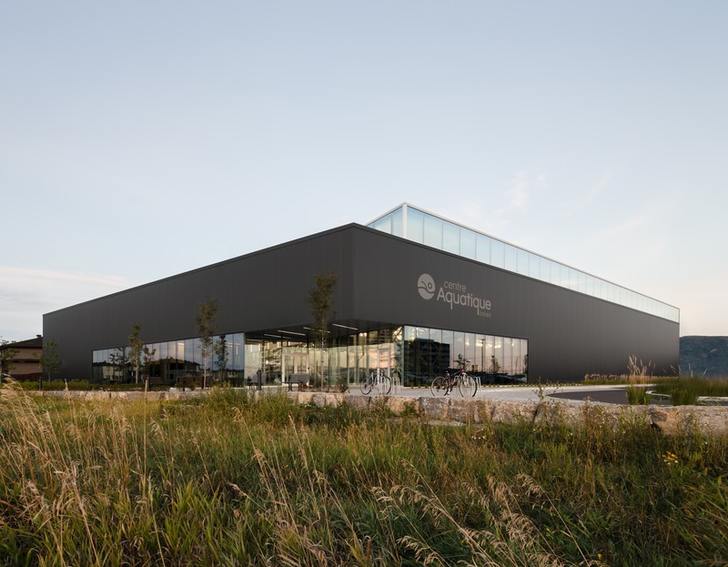 Dossier de presse | 865-39 - Communiqué de presse | Sobriété et enchantement se côtoient au nouveau centre aquatique de Beloeil - Lemay - Architecture institutionnelle -  Centre Aquatique de Beloeil  - Crédit photo : David Boyer