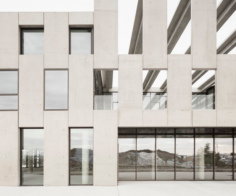 Dossier de presse | 1040-07 - Communiqué de presse | G8, stimuli pour les bassins à flots : un plan libre dans un squelette de béton - Martin Duplantier Architectes - Architecture commerciale - Crédit photo : Photo credit : Schnepp Renou (c)
