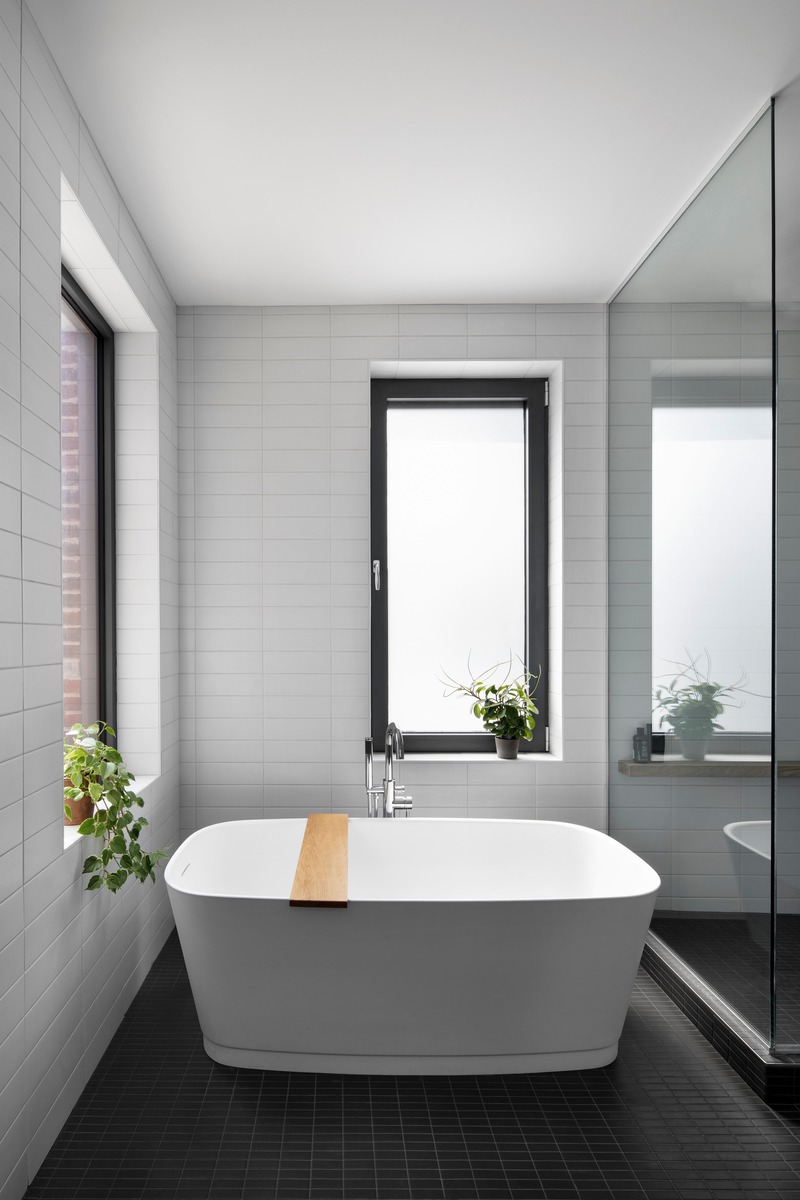 Dossier de presse | 1633-04 - Communiqué de presse | Maison Cartier - Architecture Microclimat - Architecture résidentielle - Salle de bain - Crédit photo : Adrien Williams