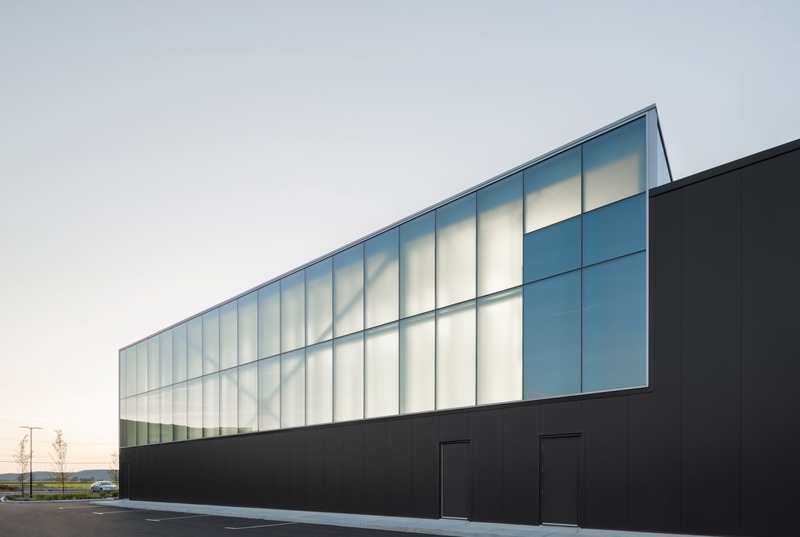 Dossier de presse | 865-39 - Communiqué de presse | Sobriété et enchantement se côtoient au nouveau centre aquatique de Beloeil - Lemay - Architecture institutionnelle - Centre Aquatique de Beloeil - Crédit photo : David Boyer