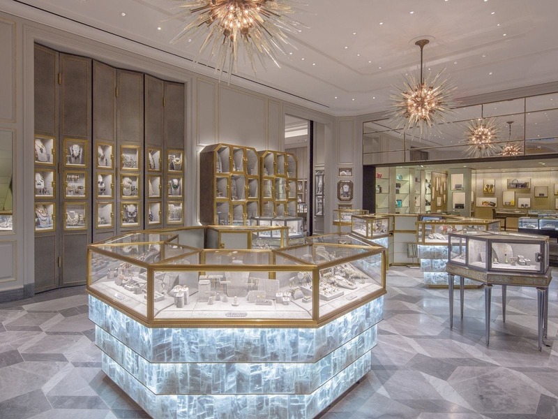 Press kit | 4669-02 - Press release | UNIQUE Store Fixtures gives back to future generations via its new partnership with Tree Canada - Unique Store Fixtures - Commercial Architecture - Bergdorf Goodman  - Photo credit: Thaddeus Rombauer