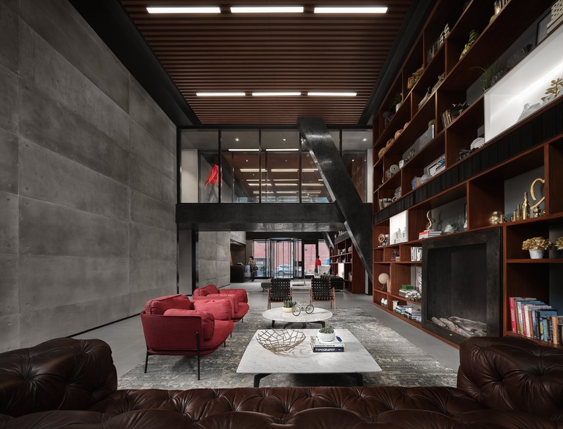 Dossier de presse | 3963-01 - Communiqué de presse | Lemay + Escobar Architecture & ODA unissent leurs talents pour créer Charlie West - Lemay + Escobar Architecture D.P.C. - Design d’intérieur résidentiel -  Aire de repos avec bibliothèque - Crédit photo : Inessa Binenbaum