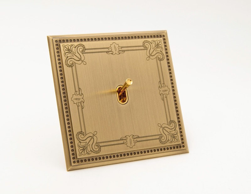 Press kit | 2630-05 - Press release | MELJAC enhances the edges of its lighting controls plates - MELJAC - Product - <p class="">Brass, Bronze Médaille Clair finish</p><p class="">Machined and engraved edges</p> - Photo credit: Meljac
