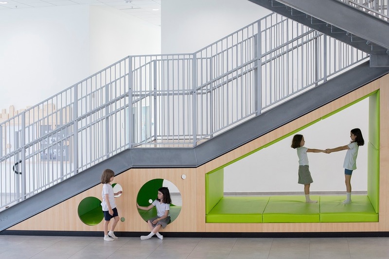 Dossier de presse | 3671-01 - Communiqué de presse | The First Inclusive School in Tel Aviv by Sarit Shani Hay - Sarit Shani Hay Design Studio - Design d’intérieur commercial - Intimate spaces hold just as much importance as the public spaces that surround them. - Crédit photo : Roni Cnaani