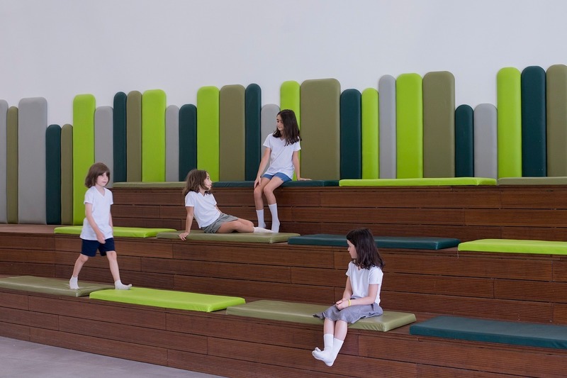 Dossier de presse | 3671-01 - Communiqué de presse | The First Inclusive School in Tel Aviv by Sarit Shani Hay - Sarit Shani Hay Design Studio - Design d’intérieur commercial -  Creating a school environment where every child can thrive - Crédit photo : Roni Cnaani