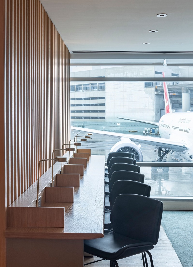 Dossier de presse | 2757-17 - Communiqué de presse | WDA announces new projects at San Francisco international airport - WDA | William Duff Architects - Architecture commerciale -  In the British Airways Lounge at SFO, 80 percent of seats have access to power, including dedicated work areas with runway views.  - Crédit photo : Eric Rorer Photography