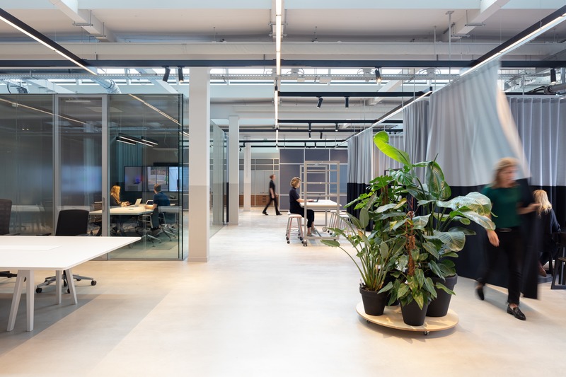 Dossier de presse | 4695-01 - Communiqué de presse | Sustainable transformed office The Core wins two Frame Awards - Large Office of the Year - CBRE Netherlands - Design d’intérieur commercial - Client Lab - A flexible space that facilitates cocreation with clients and in various possible settings. - Crédit photo : Stijnstijl Photography